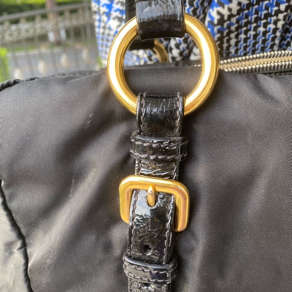 Vintage Prada Nylon shoulder bag with good condition. Look at photos - Picture 3 of 15